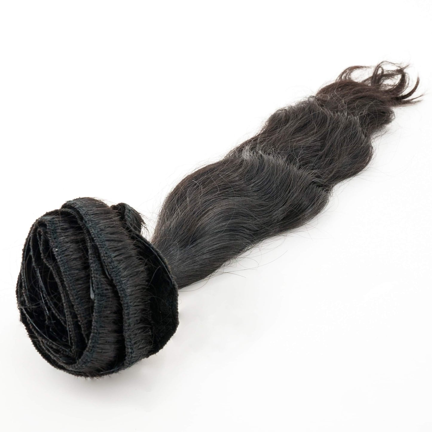 Extensiones de clip en negro natural ondulado indio